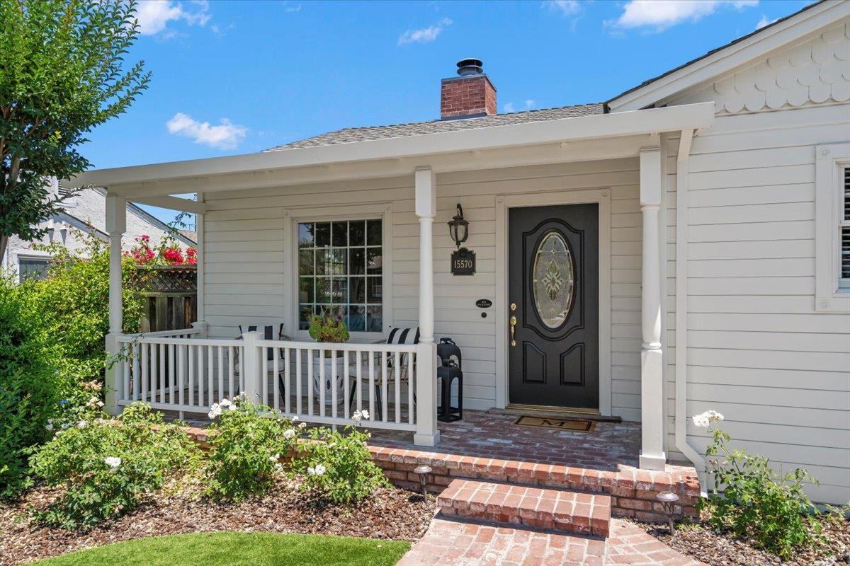 Detail Gallery Image 3 of 35 For 15570 Loma Vista Ave, Los Gatos,  CA 95032 - 3 Beds | 2 Baths