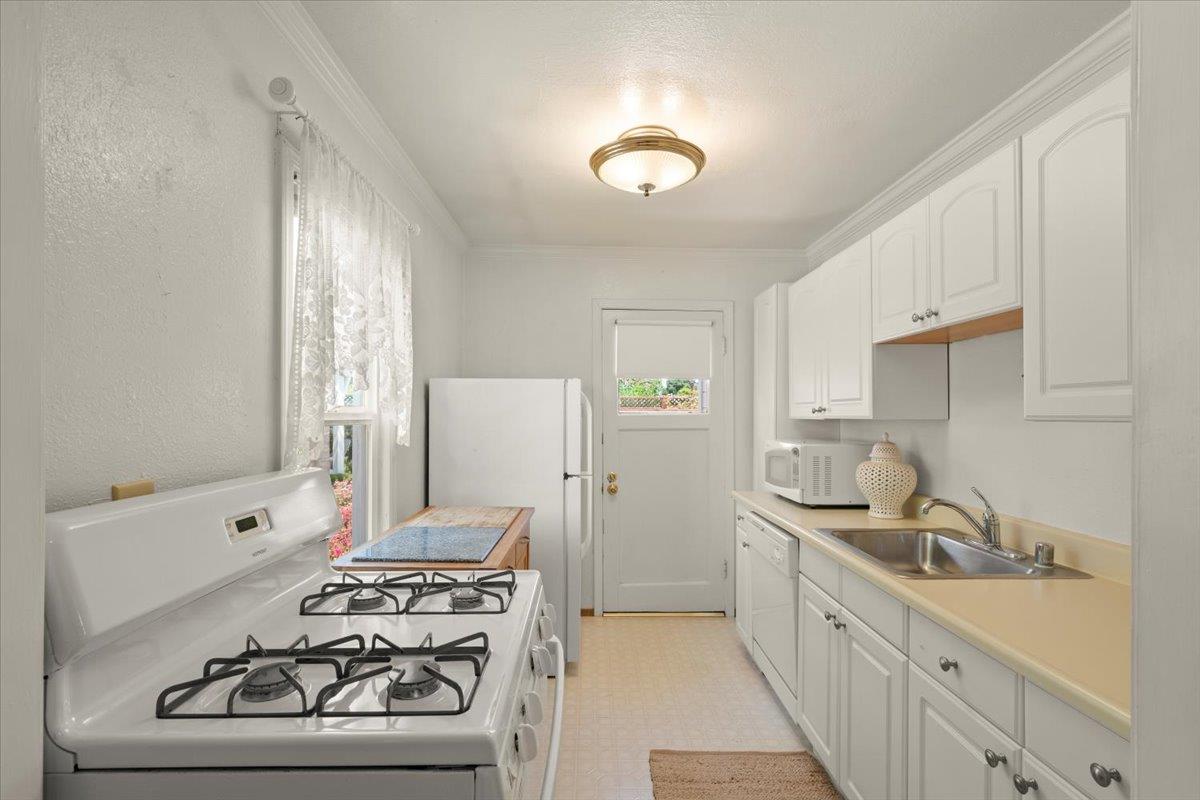 Detail Gallery Image 33 of 35 For 15570 Loma Vista Ave, Los Gatos,  CA 95032 - 3 Beds | 2 Baths