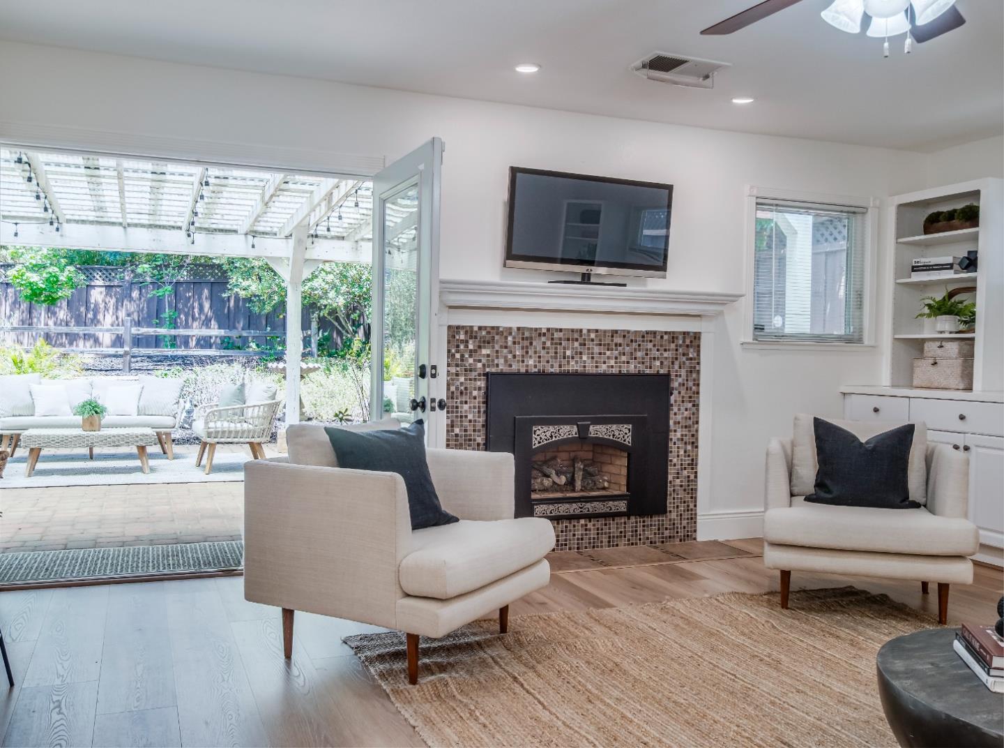 Detail Gallery Image 10 of 24 For 385 W Dunne Ave, Morgan Hill,  CA 95037 - 3 Beds | 2 Baths