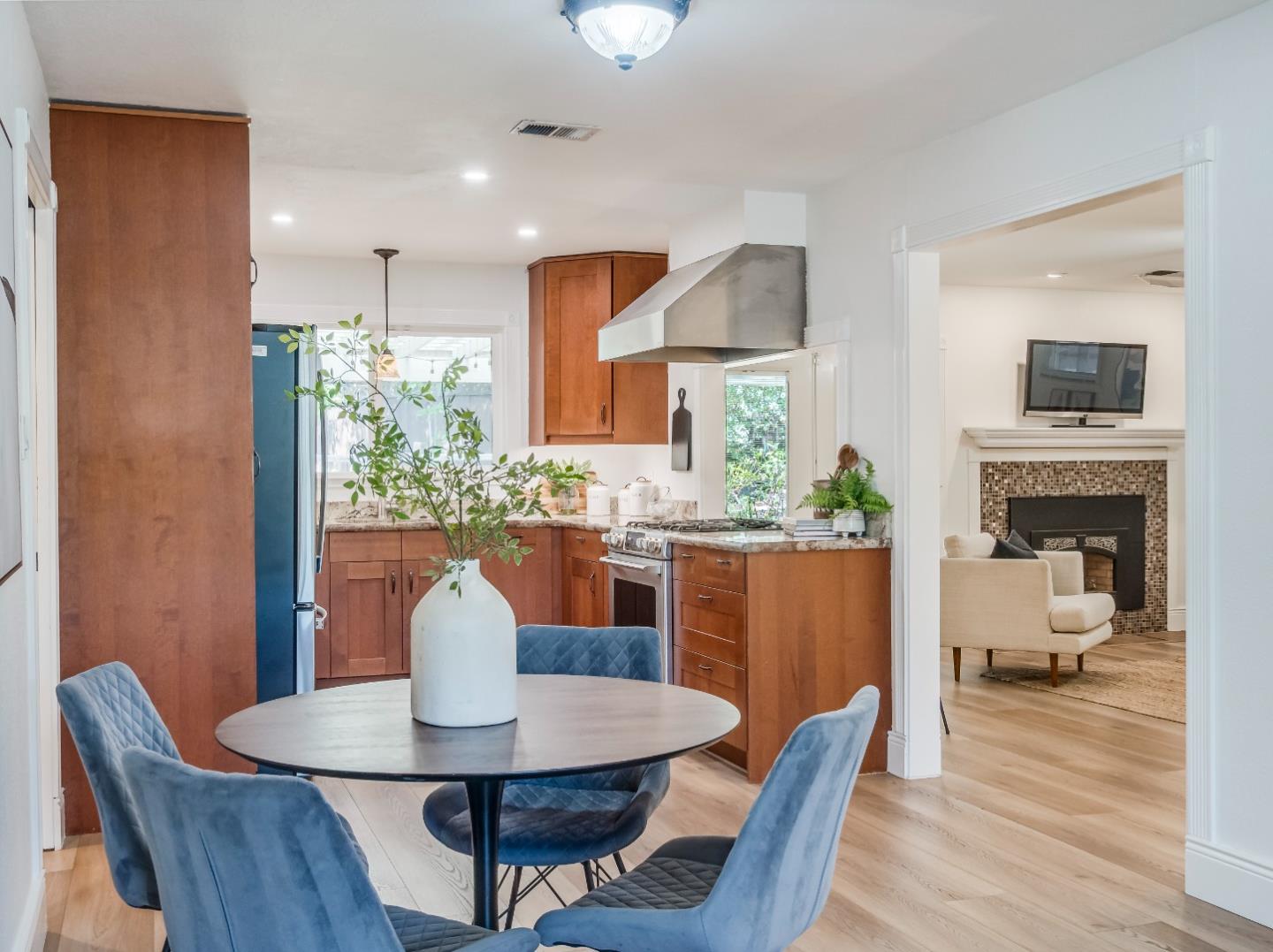 Detail Gallery Image 5 of 24 For 385 W Dunne Ave, Morgan Hill,  CA 95037 - 3 Beds | 2 Baths