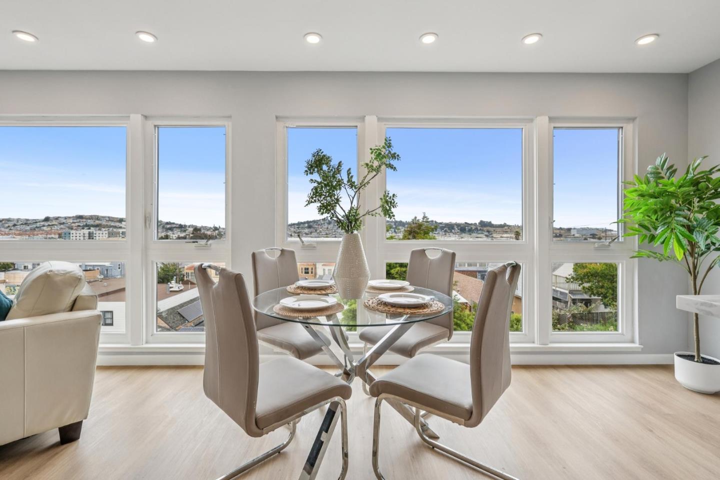 Detail Gallery Image 12 of 42 For 1148 Jamestown Ave, San Francisco,  CA 94124 - 4 Beds | 2 Baths