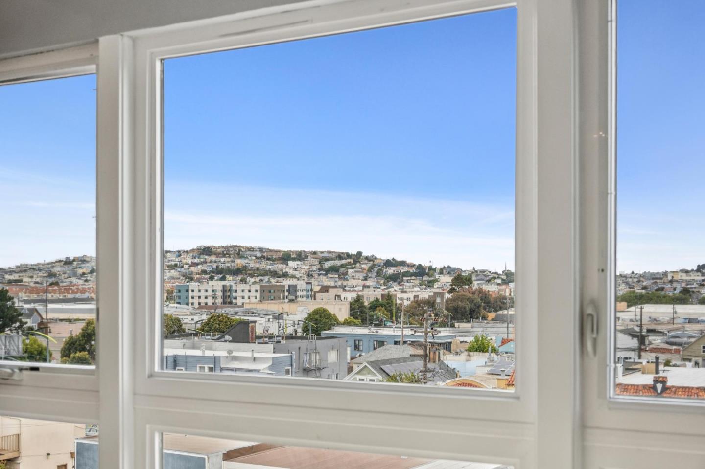 Detail Gallery Image 13 of 42 For 1148 Jamestown Ave, San Francisco,  CA 94124 - 4 Beds | 2 Baths