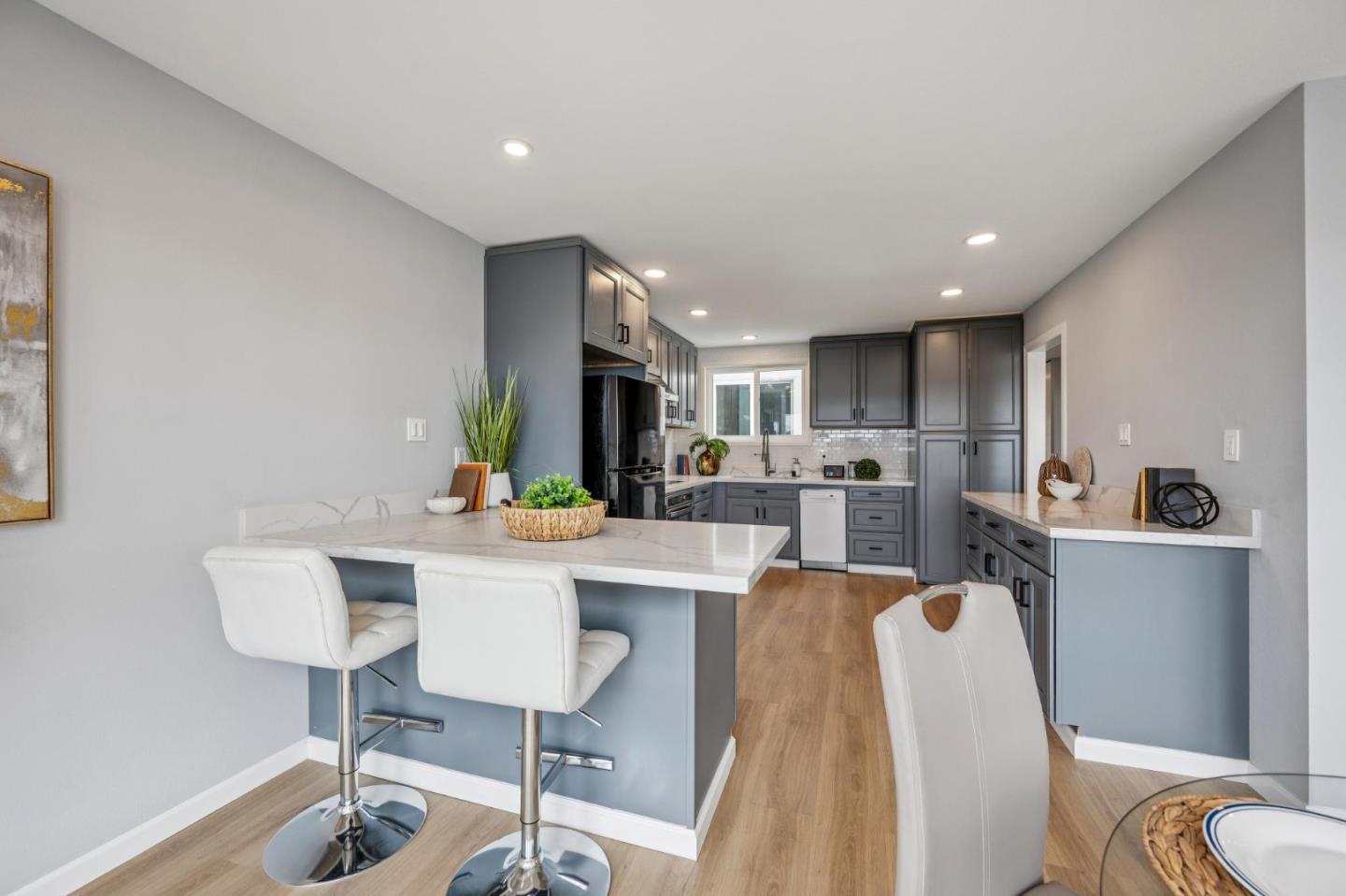 Detail Gallery Image 16 of 42 For 1148 Jamestown Ave, San Francisco,  CA 94124 - 4 Beds | 2 Baths