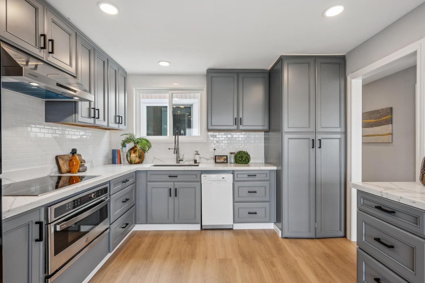 Detail Gallery Image 18 of 42 For 1148 Jamestown Ave, San Francisco,  CA 94124 - 4 Beds | 2 Baths