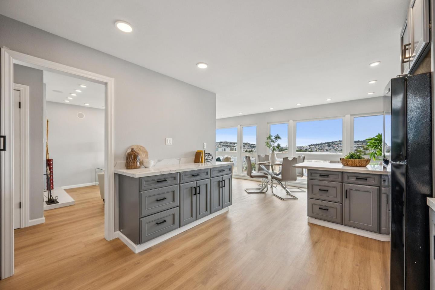 Detail Gallery Image 19 of 42 For 1148 Jamestown Ave, San Francisco,  CA 94124 - 4 Beds | 2 Baths