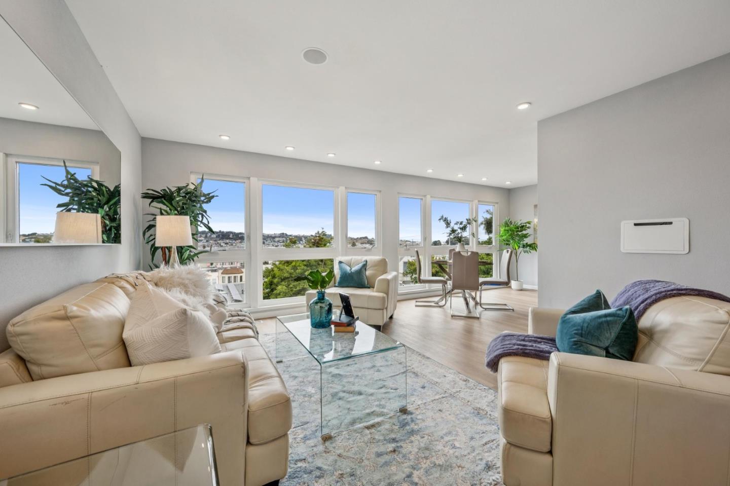 Detail Gallery Image 2 of 42 For 1148 Jamestown Ave, San Francisco,  CA 94124 - 4 Beds | 2 Baths