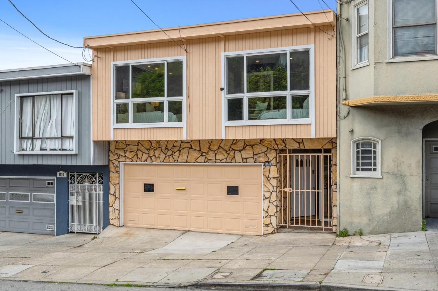 Detail Gallery Image 3 of 42 For 1148 Jamestown Ave, San Francisco,  CA 94124 - 4 Beds | 2 Baths