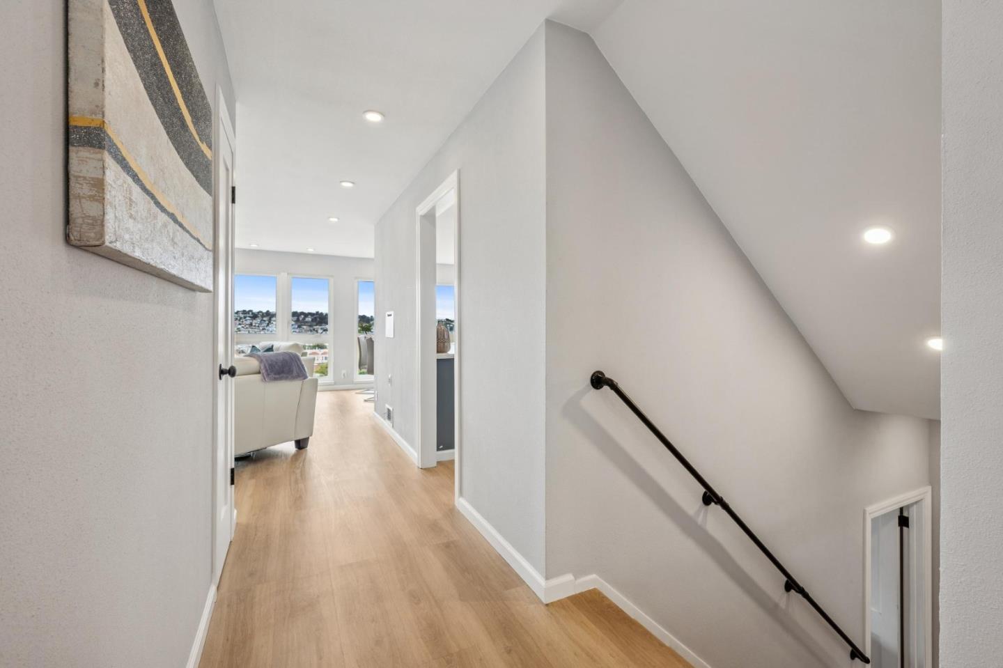 Detail Gallery Image 5 of 42 For 1148 Jamestown Ave, San Francisco,  CA 94124 - 4 Beds | 2 Baths