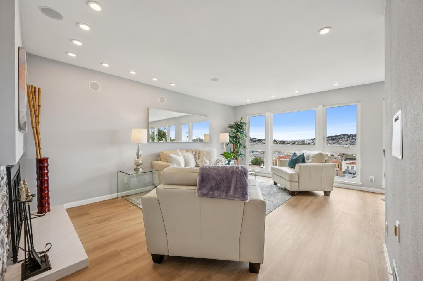 Detail Gallery Image 6 of 42 For 1148 Jamestown Ave, San Francisco,  CA 94124 - 4 Beds | 2 Baths