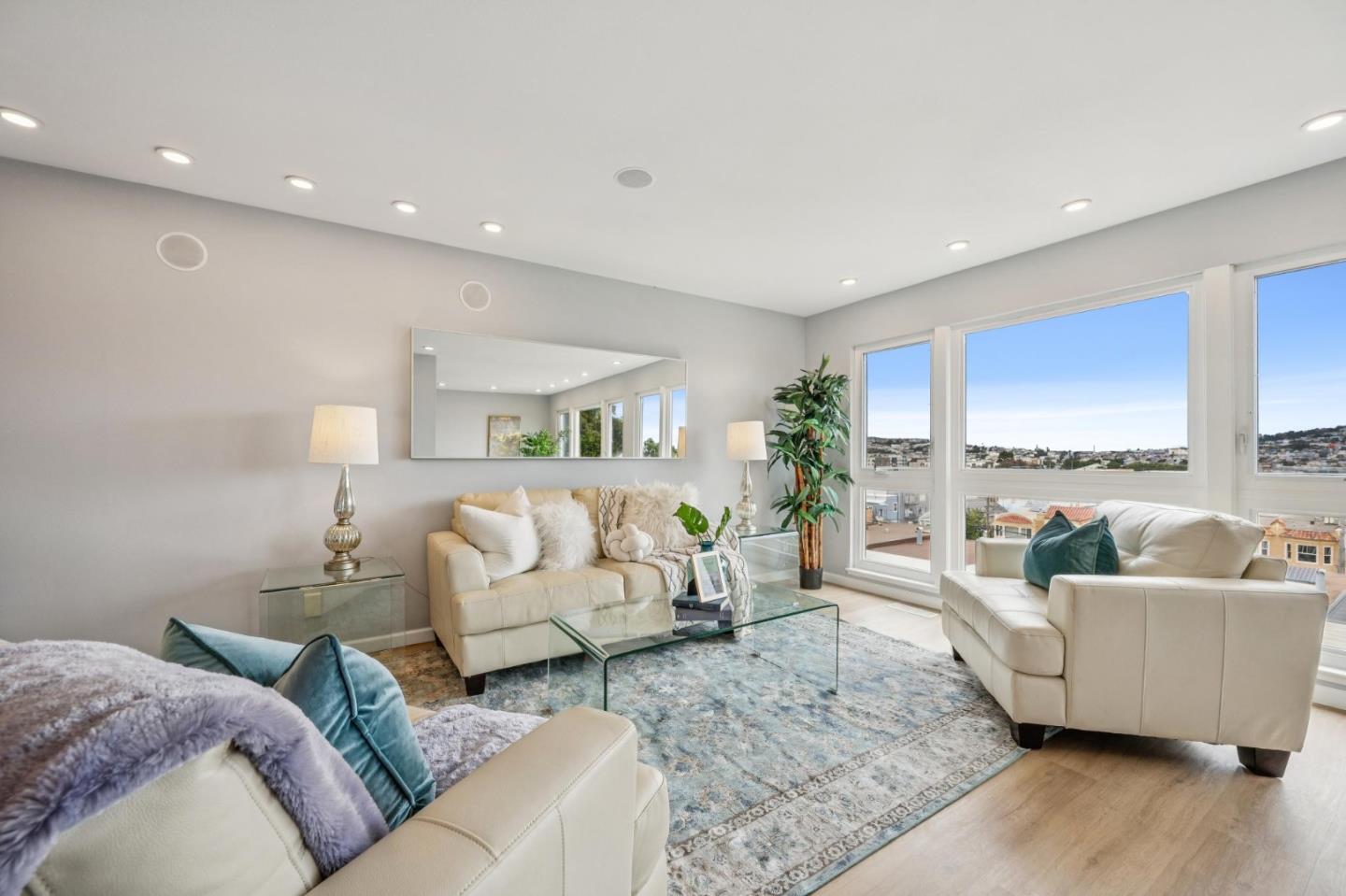 Detail Gallery Image 7 of 42 For 1148 Jamestown Ave, San Francisco,  CA 94124 - 4 Beds | 2 Baths