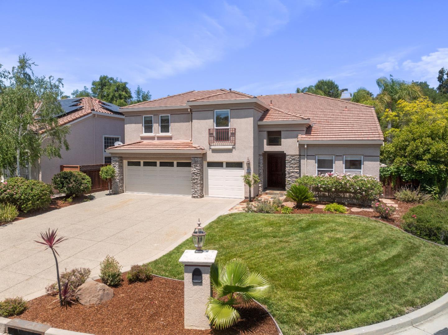 Detail Gallery Image 2 of 78 For 5292 Apennines Cir, San Jose,  CA 95138 - 5 Beds | 3 Baths