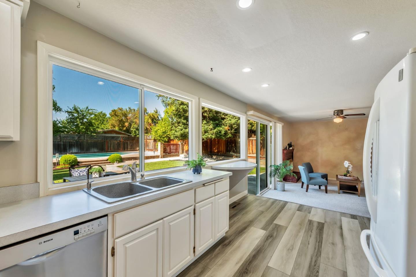 Detail Gallery Image 12 of 62 For 603 Galen Dr, San Jose,  CA 95123 - 4 Beds | 3 Baths