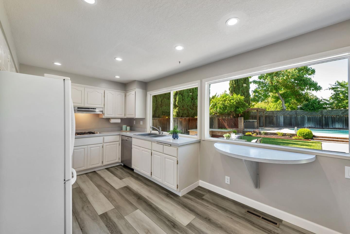 Detail Gallery Image 9 of 62 For 603 Galen Dr, San Jose,  CA 95123 - 4 Beds | 3 Baths