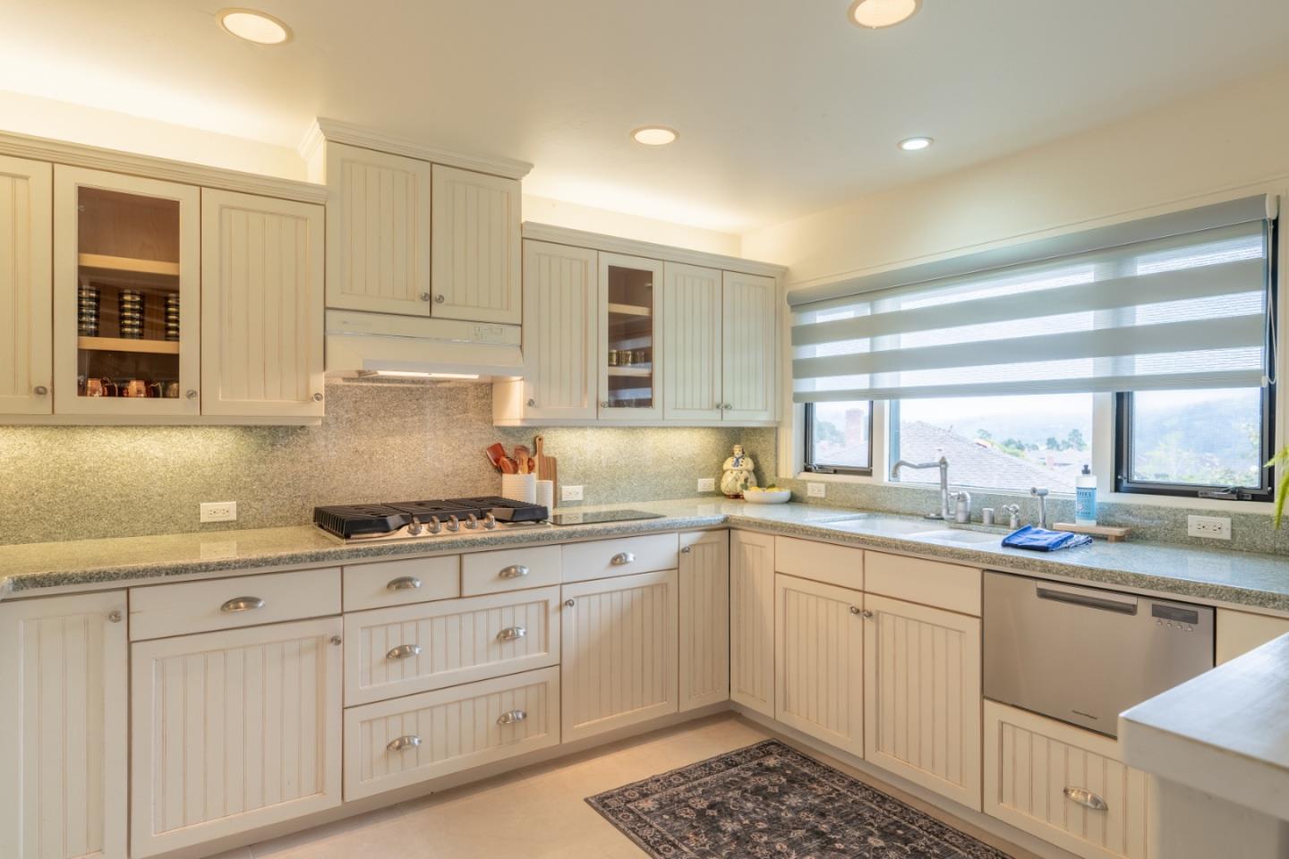 Detail Gallery Image 7 of 39 For 142 Del Mesa Carmel, Carmel,  CA 93923 - 2 Beds | 2 Baths