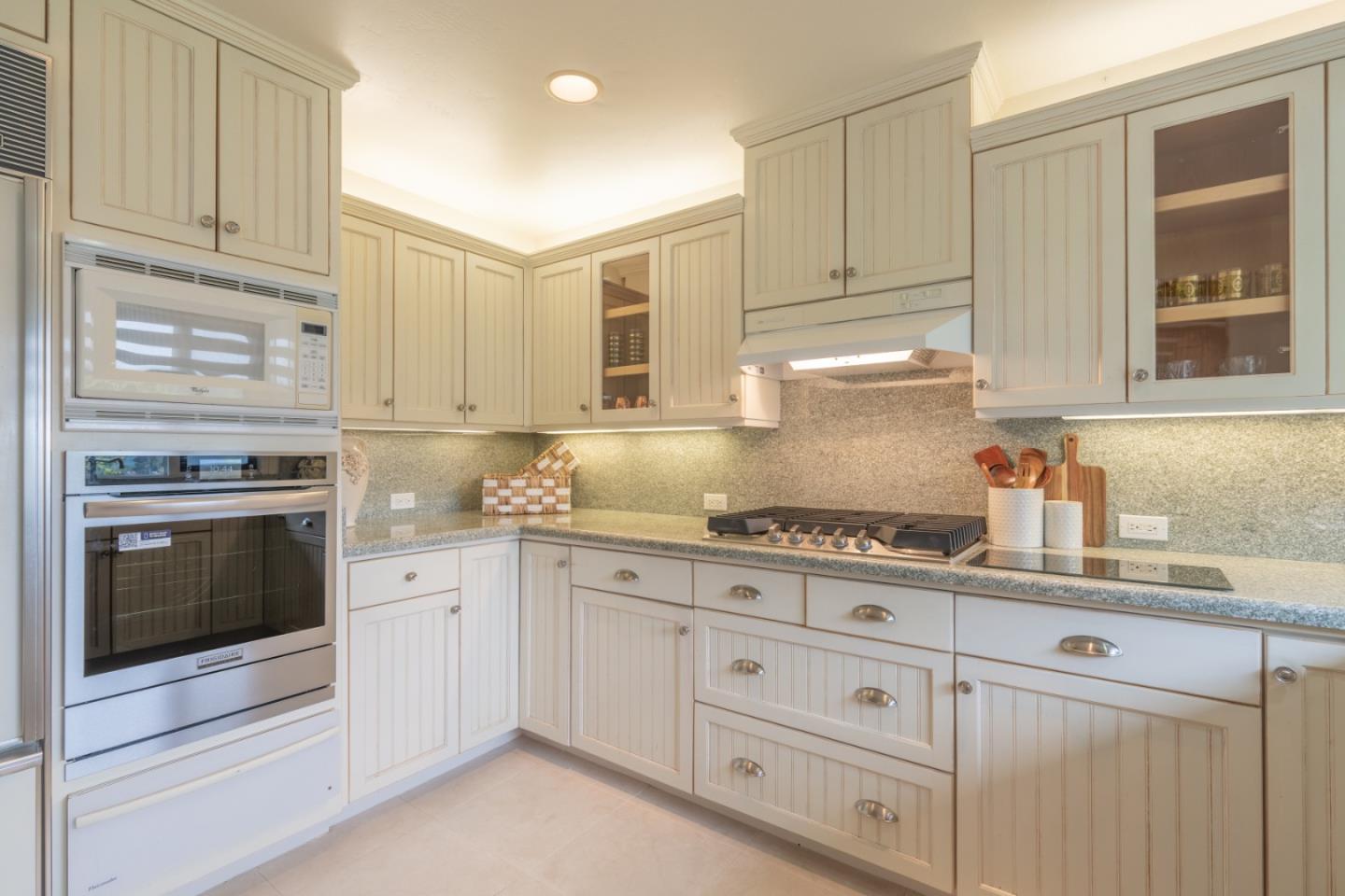 Detail Gallery Image 9 of 39 For 142 Del Mesa Carmel, Carmel,  CA 93923 - 2 Beds | 2 Baths