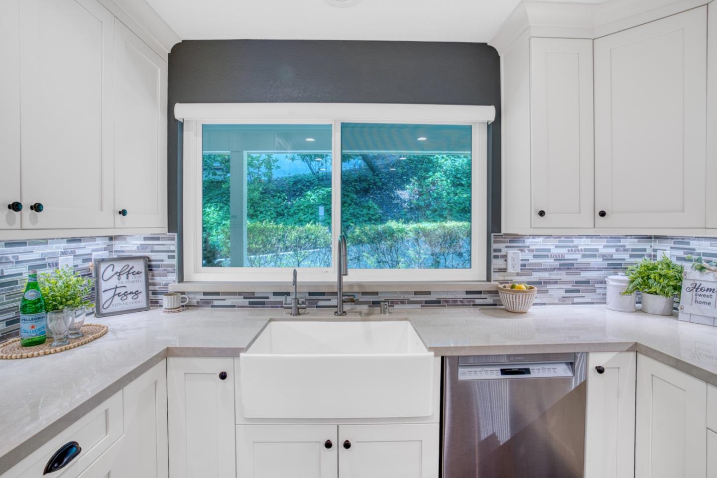 Detail Gallery Image 13 of 37 For 14673 Fieldstone Dr, Saratoga,  CA 95070 - 4 Beds | 2/1 Baths