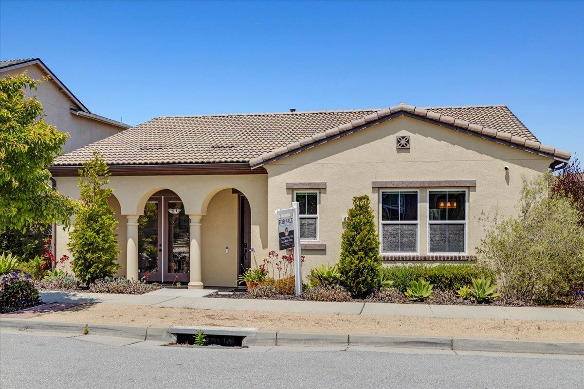Detail Gallery Image 2 of 24 For 481 Logan Way, Marina,  CA 93933 - 3 Beds | 2 Baths