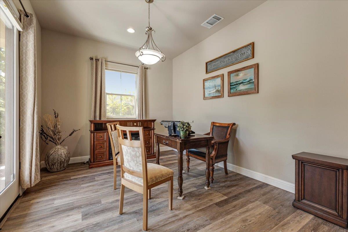 Detail Gallery Image 3 of 24 For 481 Logan Way, Marina,  CA 93933 - 3 Beds | 2 Baths