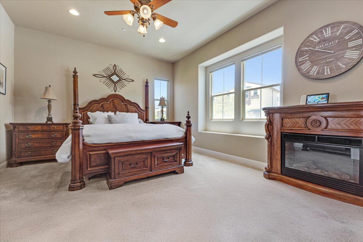 Detail Gallery Image 5 of 24 For 481 Logan Way, Marina,  CA 93933 - 3 Beds | 2 Baths
