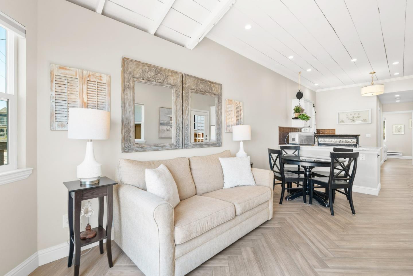 Detail Gallery Image 11 of 33 For 2727 E Cliff Dr, Santa Cruz,  CA 95062 - 2 Beds | 1 Baths