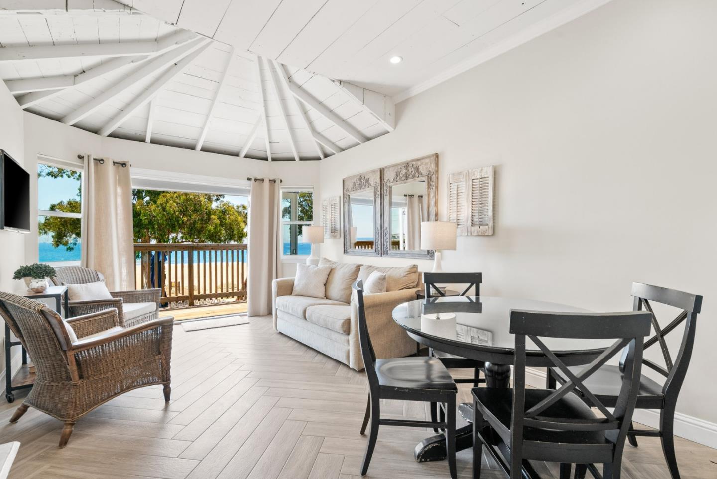 Detail Gallery Image 17 of 33 For 2727 E Cliff Dr, Santa Cruz,  CA 95062 - 2 Beds | 1 Baths