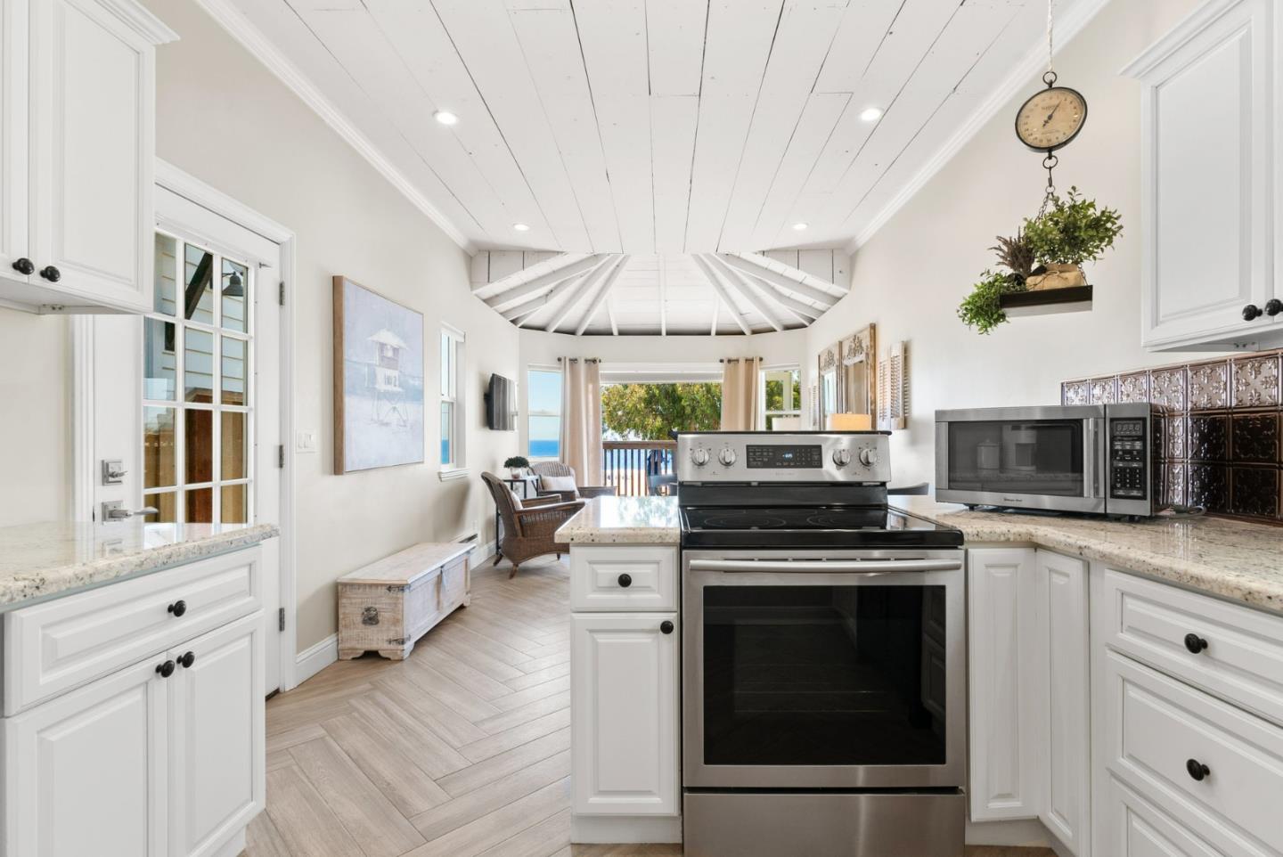 Detail Gallery Image 20 of 33 For 2727 E Cliff Dr, Santa Cruz,  CA 95062 - 2 Beds | 1 Baths