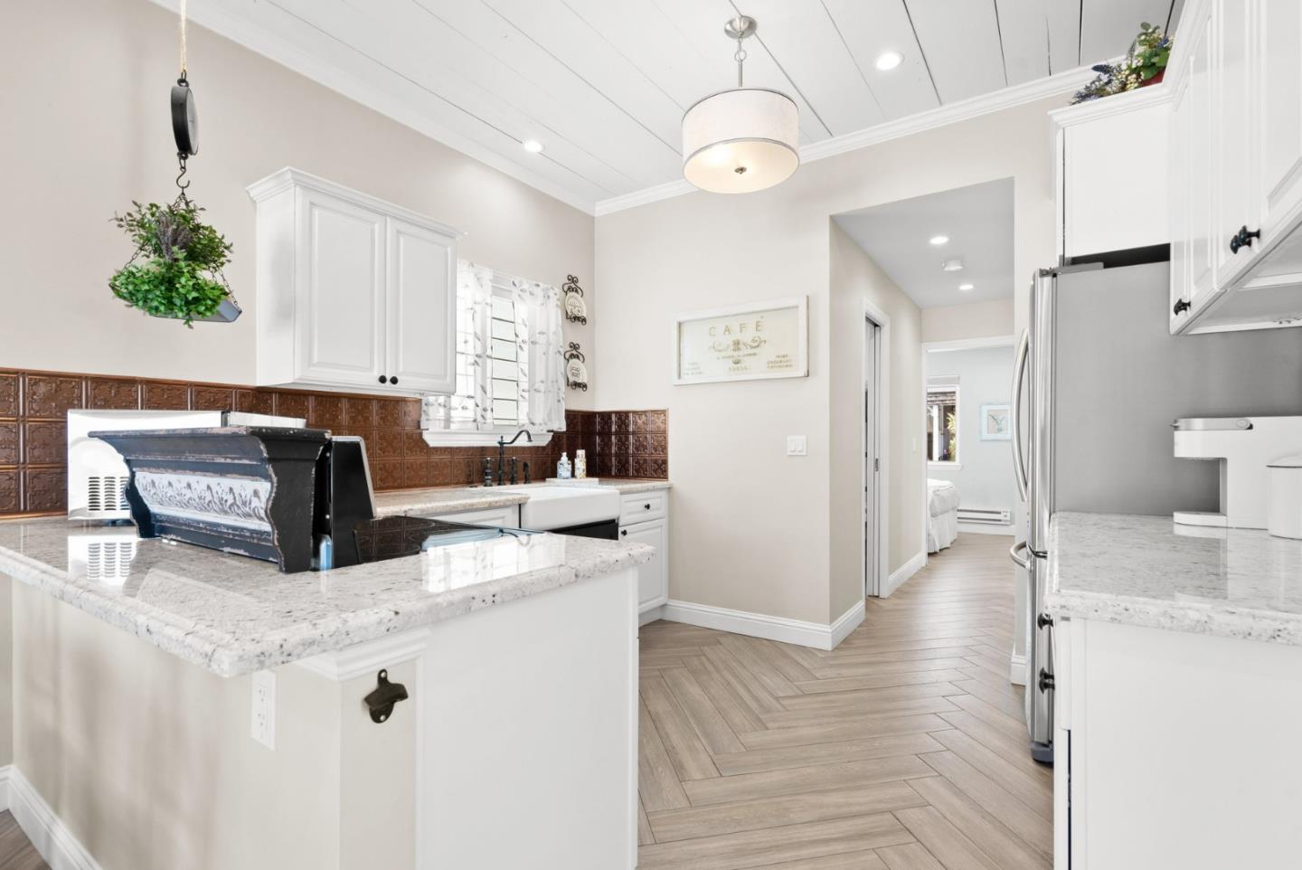 Detail Gallery Image 21 of 33 For 2727 E Cliff Dr, Santa Cruz,  CA 95062 - 2 Beds | 1 Baths