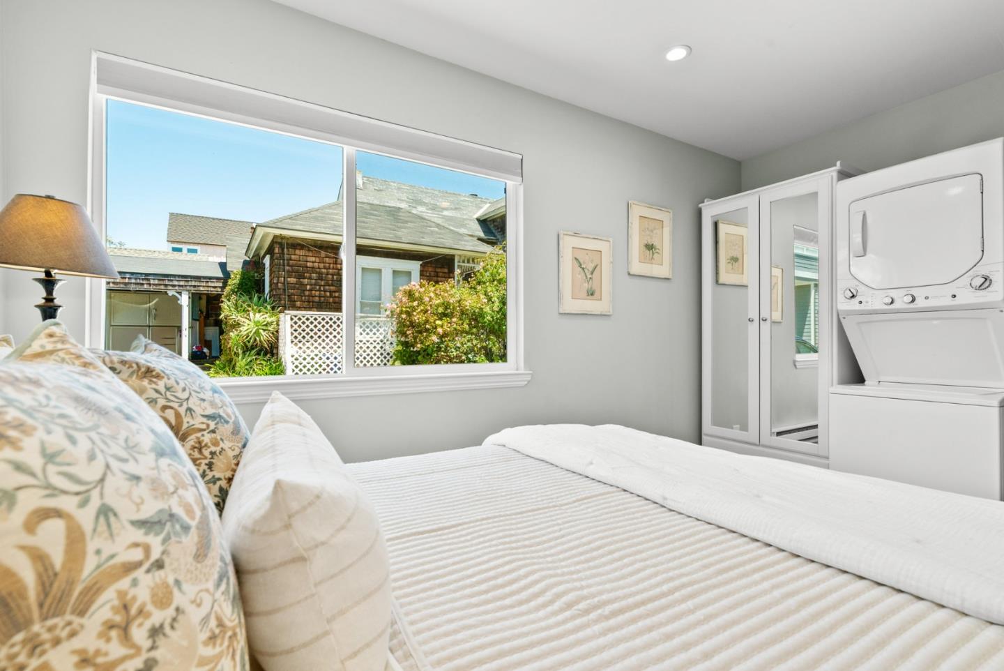 Detail Gallery Image 23 of 33 For 2727 E Cliff Dr, Santa Cruz,  CA 95062 - 2 Beds | 1 Baths