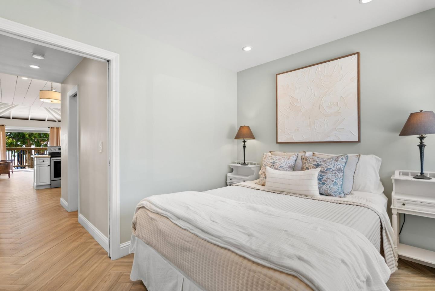 Detail Gallery Image 24 of 33 For 2727 E Cliff Dr, Santa Cruz,  CA 95062 - 2 Beds | 1 Baths