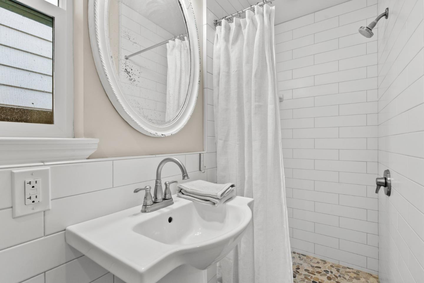 Detail Gallery Image 26 of 33 For 2727 E Cliff Dr, Santa Cruz,  CA 95062 - 2 Beds | 1 Baths
