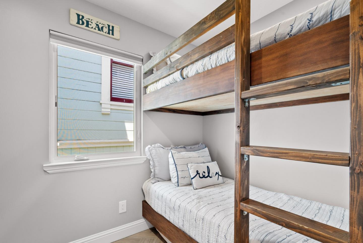 Detail Gallery Image 27 of 33 For 2727 E Cliff Dr, Santa Cruz,  CA 95062 - 2 Beds | 1 Baths