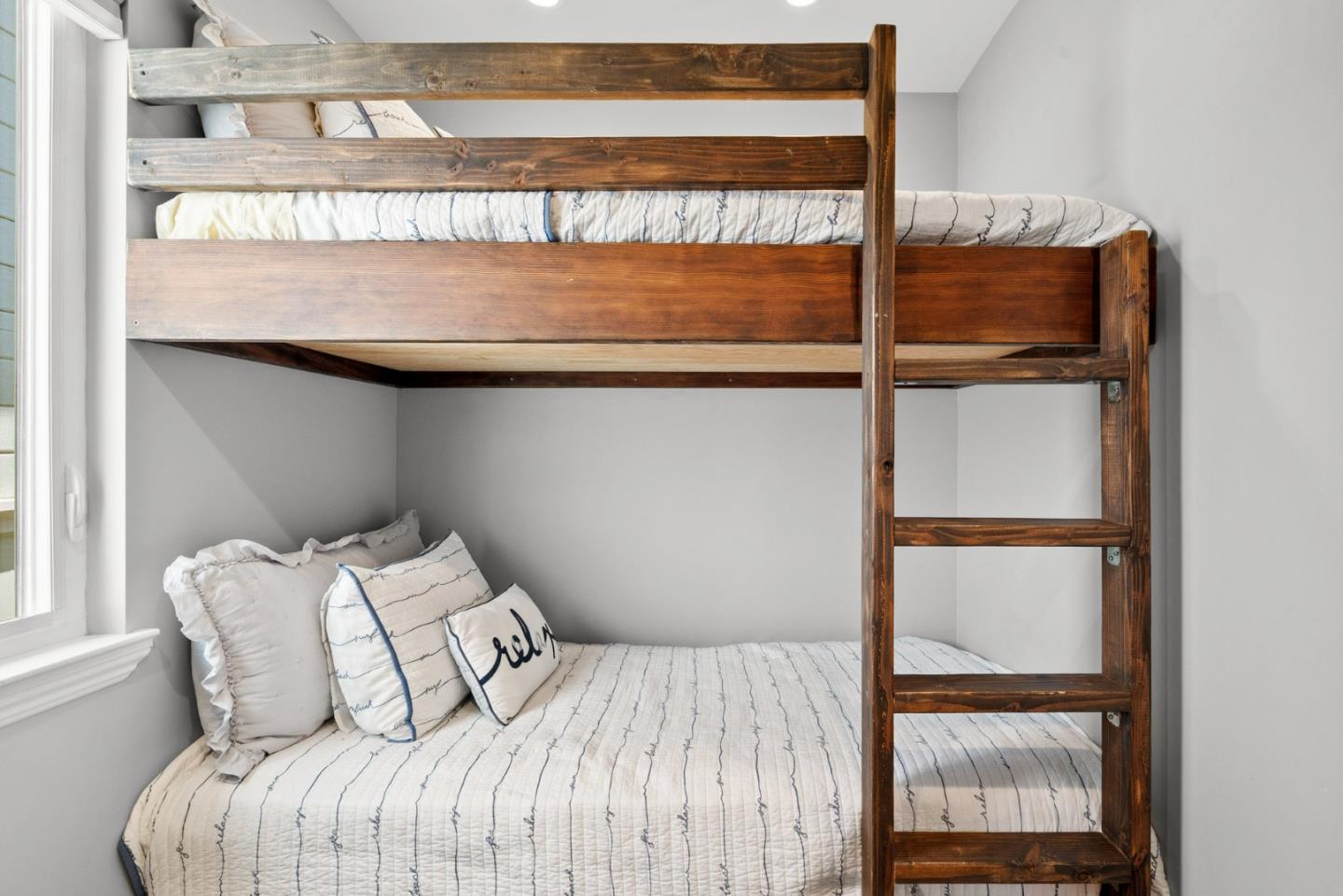 Detail Gallery Image 28 of 33 For 2727 E Cliff Dr, Santa Cruz,  CA 95062 - 2 Beds | 1 Baths