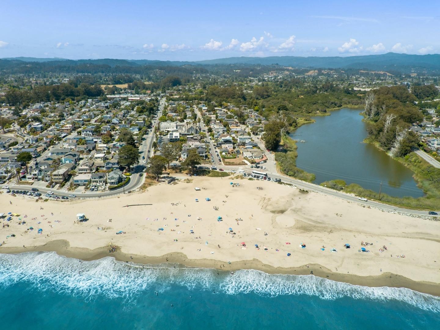 Detail Gallery Image 32 of 33 For 2727 E Cliff Dr, Santa Cruz,  CA 95062 - 2 Beds | 1 Baths