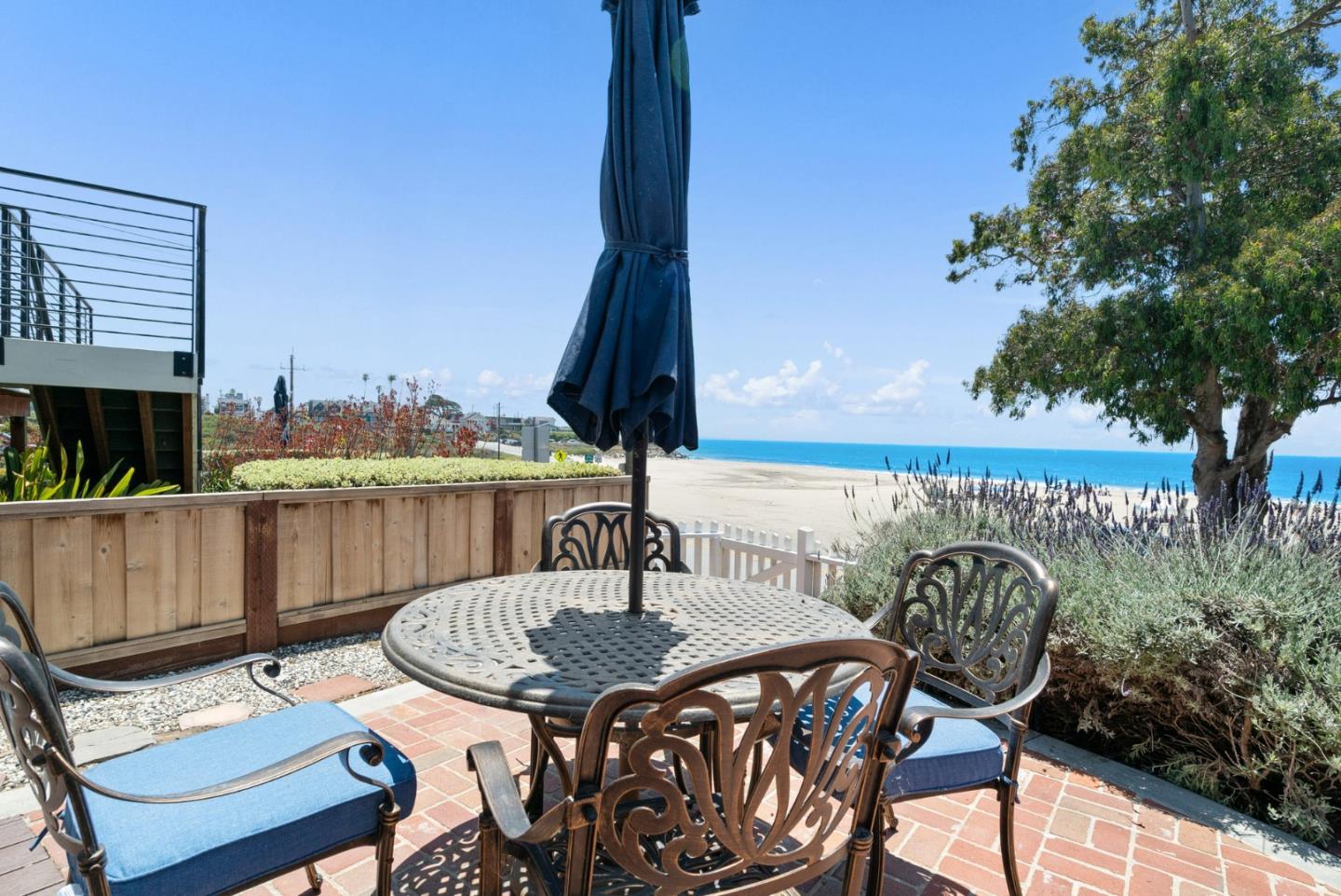 Detail Gallery Image 7 of 33 For 2727 E Cliff Dr, Santa Cruz,  CA 95062 - 2 Beds | 1 Baths