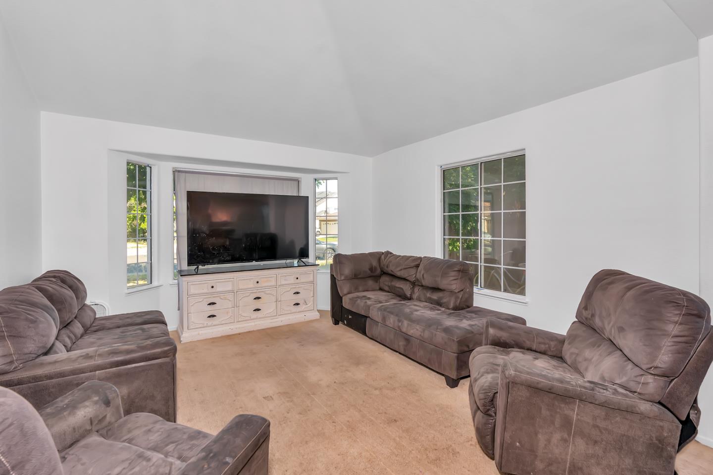 Detail Gallery Image 10 of 33 For 1928 Davis Dr, Los Banos,  CA 93635 - 3 Beds | 2 Baths
