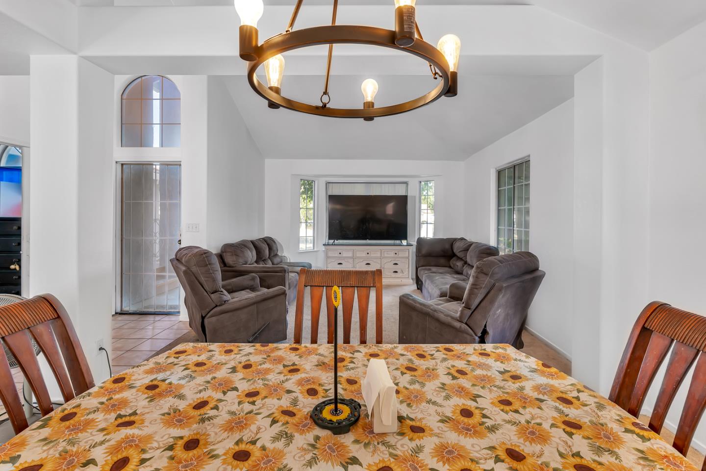 Detail Gallery Image 12 of 33 For 1928 Davis Dr, Los Banos,  CA 93635 - 3 Beds | 2 Baths