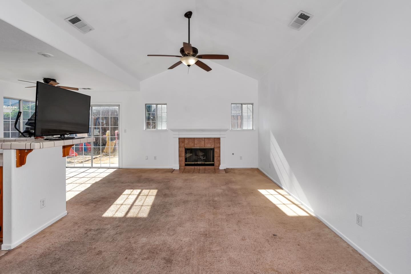 Detail Gallery Image 18 of 33 For 1928 Davis Dr, Los Banos,  CA 93635 - 3 Beds | 2 Baths