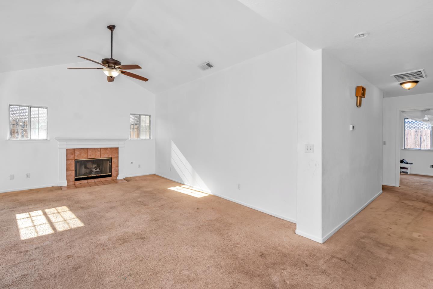 Detail Gallery Image 19 of 33 For 1928 Davis Dr, Los Banos,  CA 93635 - 3 Beds | 2 Baths