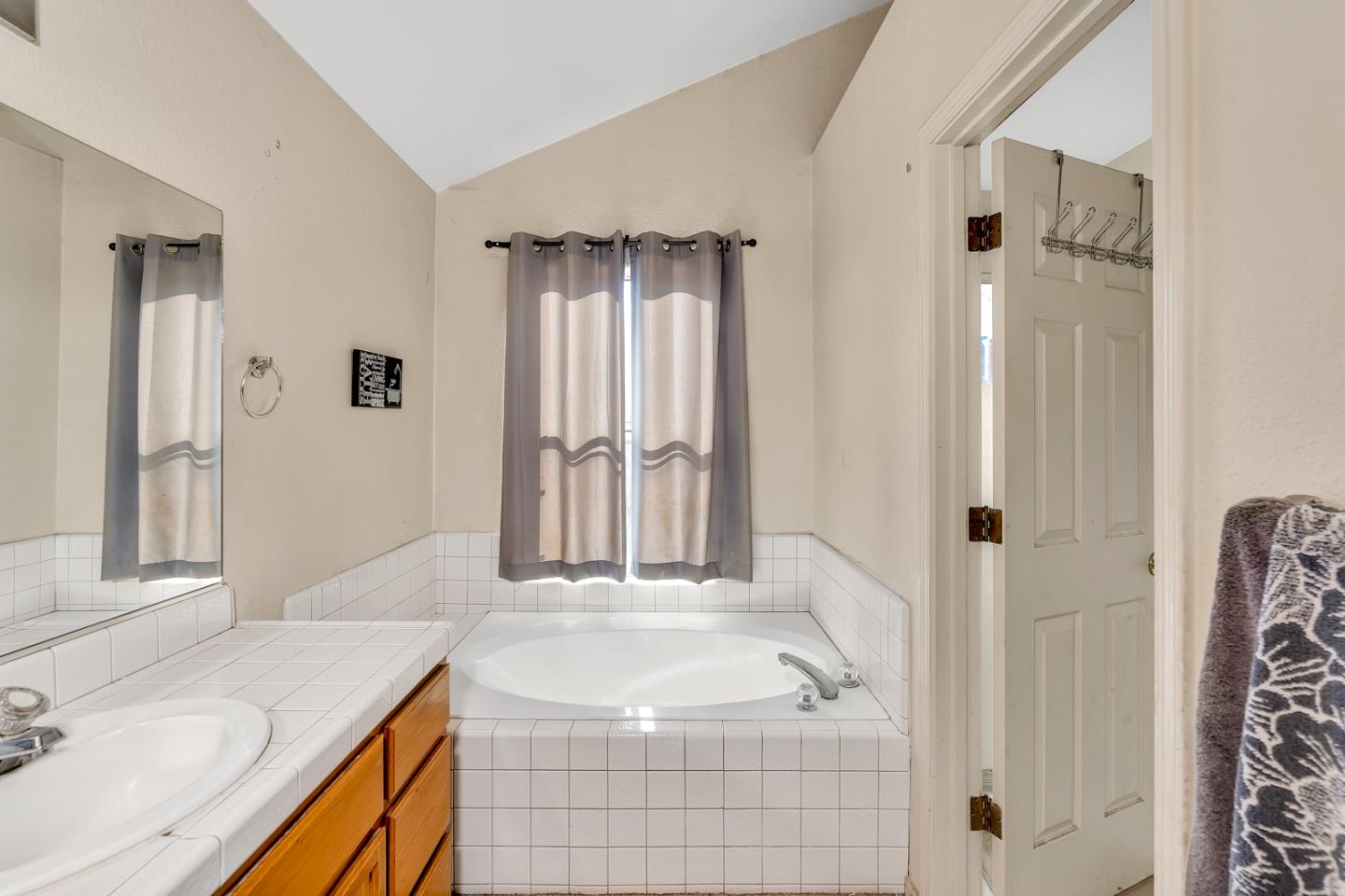Detail Gallery Image 27 of 33 For 1928 Davis Dr, Los Banos,  CA 93635 - 3 Beds | 2 Baths