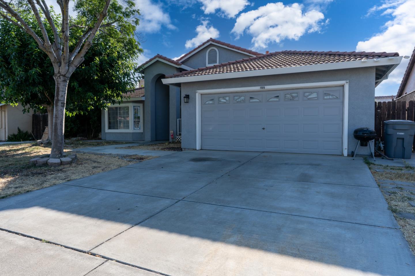 Detail Gallery Image 3 of 33 For 1928 Davis Dr, Los Banos,  CA 93635 - 3 Beds | 2 Baths