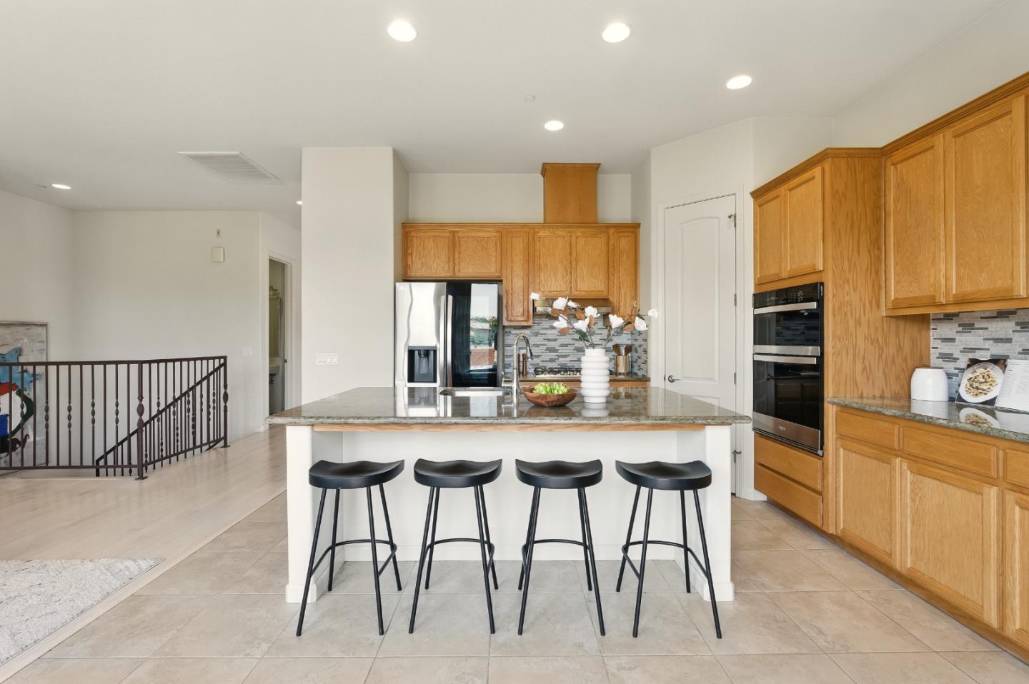 Detail Gallery Image 10 of 42 For 23022 Palazzo Del Kayla, Hayward,  CA 94541 - 4 Beds | 2/1 Baths
