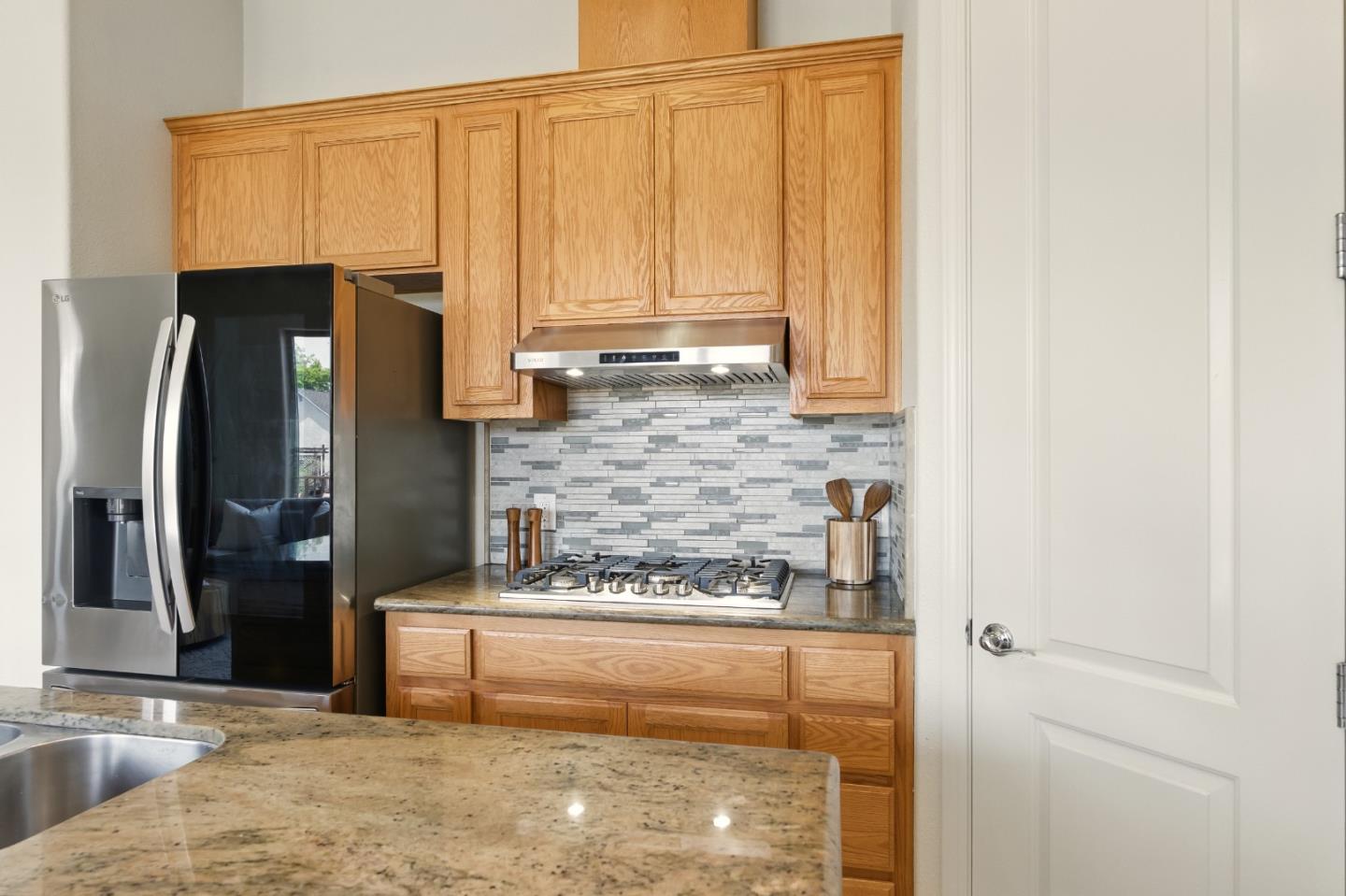 Detail Gallery Image 11 of 42 For 23022 Palazzo Del Kayla, Hayward,  CA 94541 - 4 Beds | 2/1 Baths