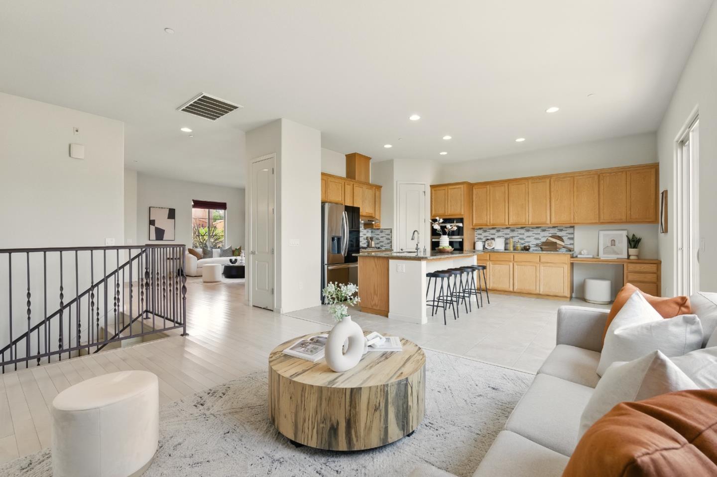 Detail Gallery Image 13 of 42 For 23022 Palazzo Del Kayla, Hayward,  CA 94541 - 4 Beds | 2/1 Baths