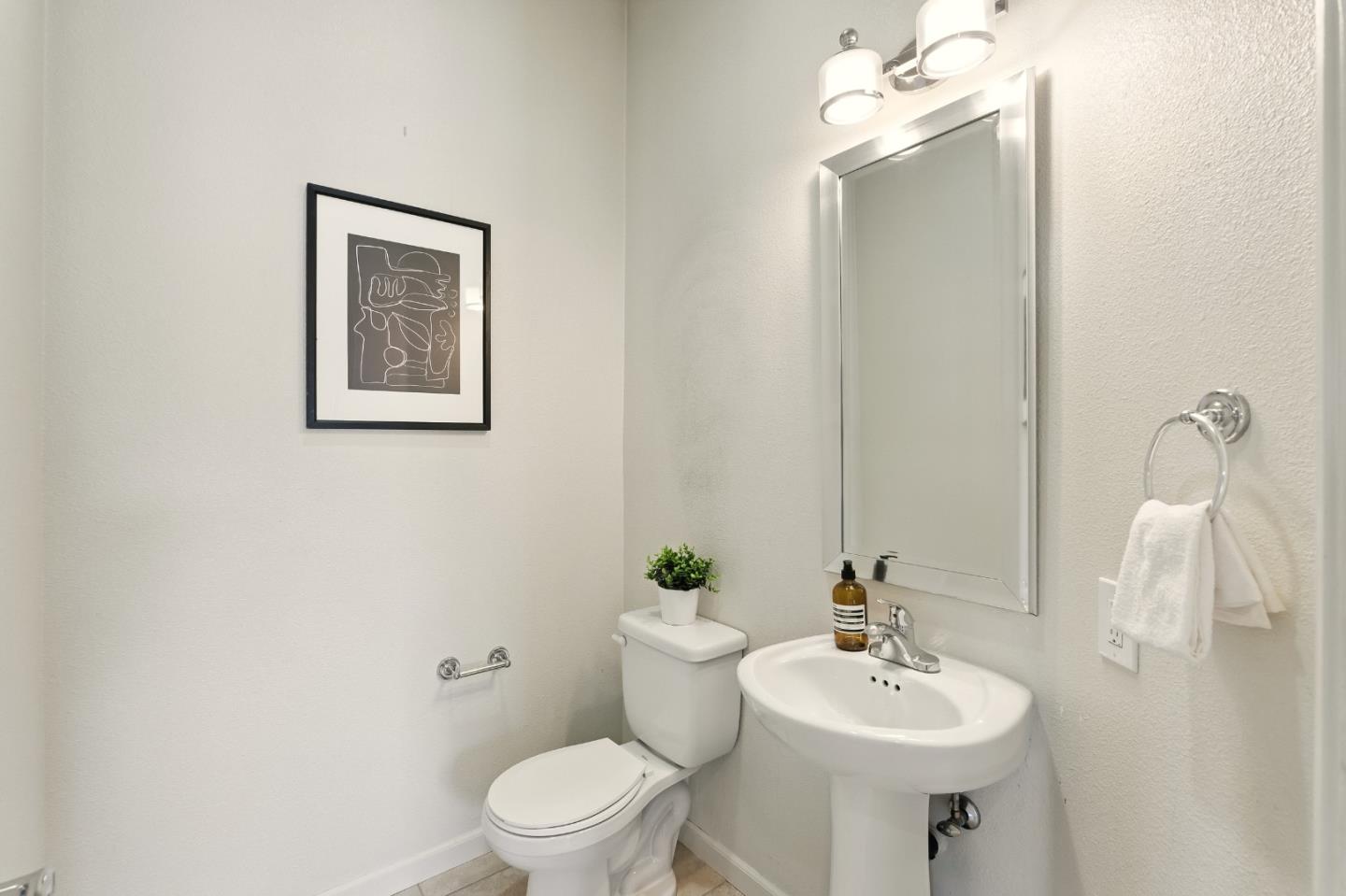 Detail Gallery Image 16 of 42 For 23022 Palazzo Del Kayla, Hayward,  CA 94541 - 4 Beds | 2/1 Baths
