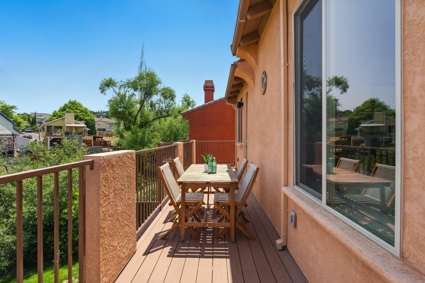 Detail Gallery Image 23 of 42 For 23022 Palazzo Del Kayla, Hayward,  CA 94541 - 4 Beds | 2/1 Baths