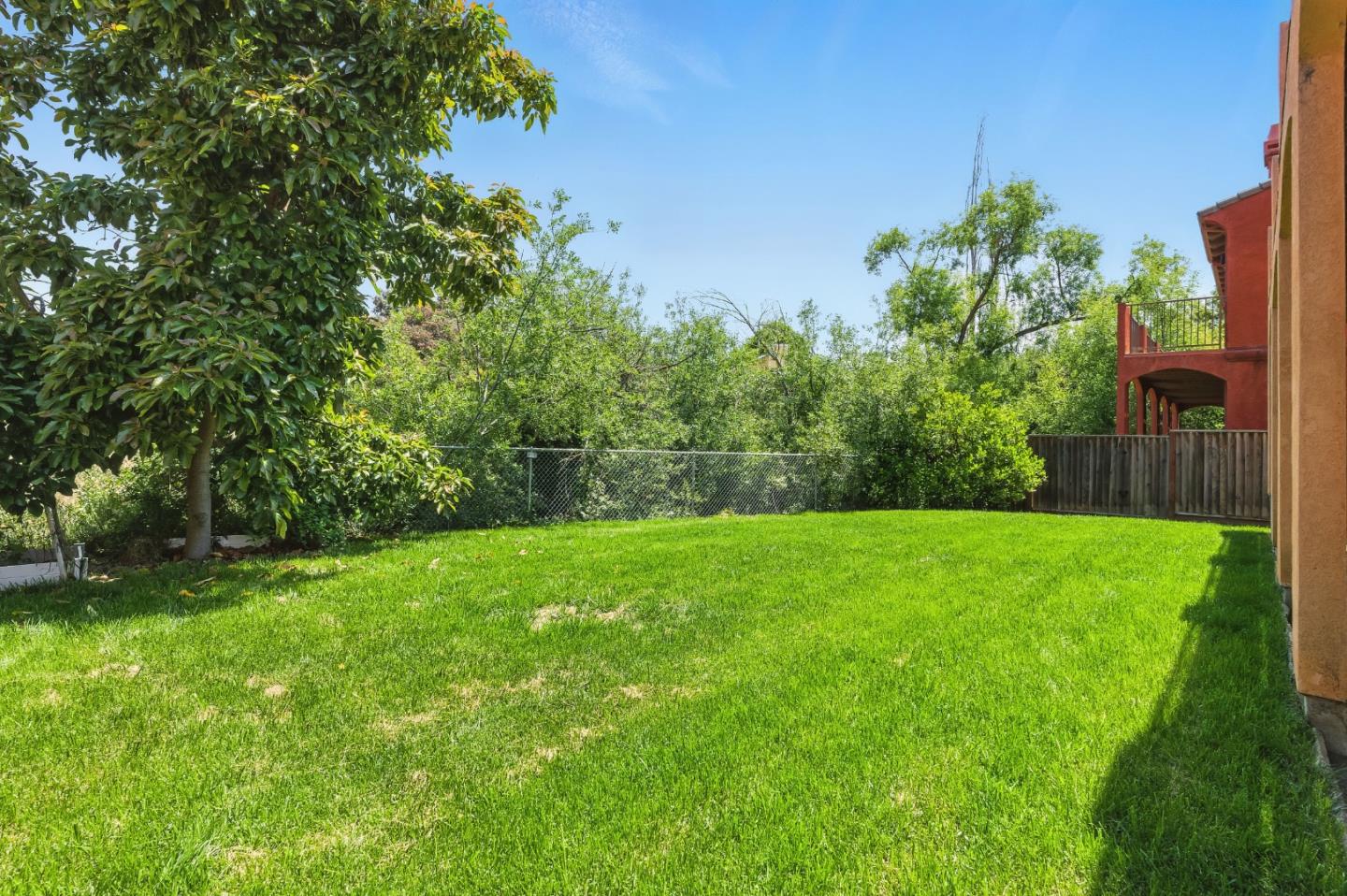 Detail Gallery Image 35 of 42 For 23022 Palazzo Del Kayla, Hayward,  CA 94541 - 4 Beds | 2/1 Baths