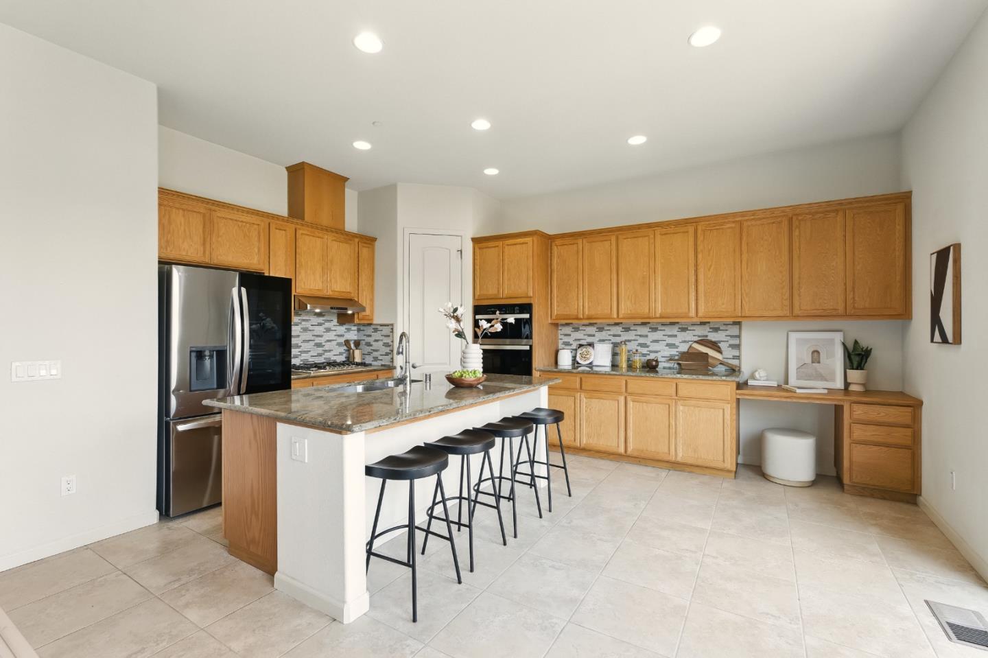 Detail Gallery Image 9 of 42 For 23022 Palazzo Del Kayla, Hayward,  CA 94541 - 4 Beds | 2/1 Baths