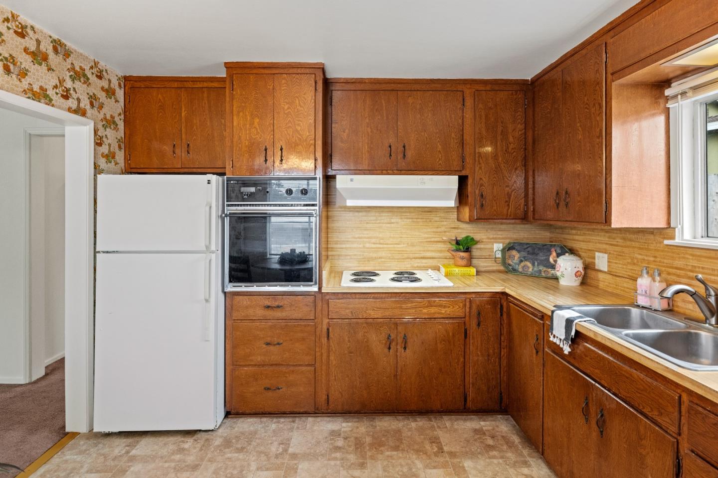 Detail Gallery Image 10 of 30 For 1103 Presidio Blvd, Pacific Grove,  CA 93950 - 2 Beds | 1 Baths