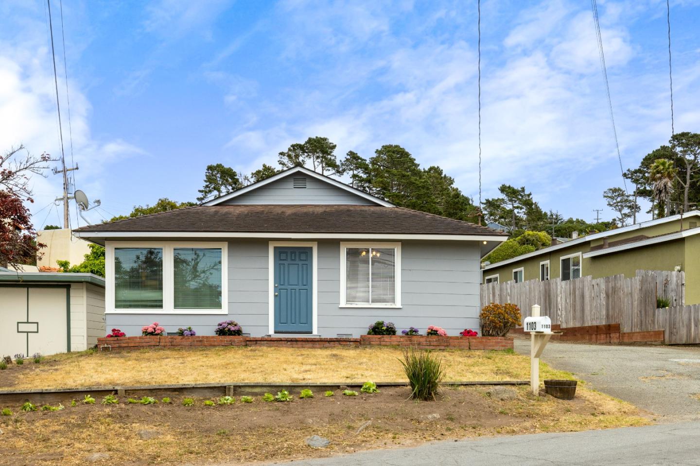 Detail Gallery Image 2 of 30 For 1103 Presidio Blvd, Pacific Grove,  CA 93950 - 2 Beds | 1 Baths