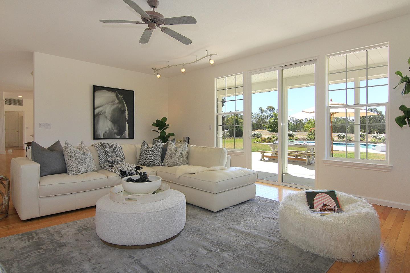 Detail Gallery Image 10 of 45 For 475 Torrano Ct, Hollister,  CA 95023 - 6 Beds | 4 Baths